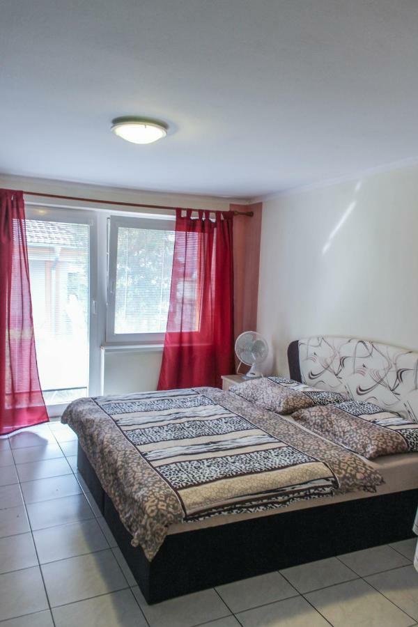 Apartman Marta Banka Extérieur photo