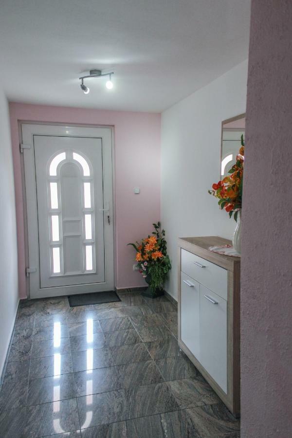 Apartman Marta Banka Extérieur photo
